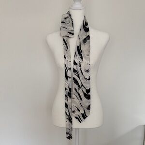 Enrico Capucci 100% silk handmade Elegant Black and White Men's neckwear